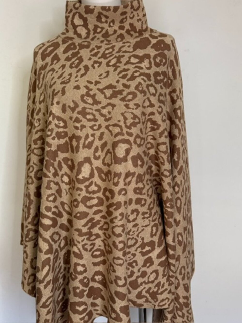 Shaw J. McLaughlin One Size Tan/Brown Poncho Dark Gray Leopard Print Mock Neck
